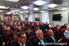 Глава Перми Эдуард Соснин поздравил сотрудников органов внутренних дел с профессиональным праздником Глава Перми Эдуард Соснин поздравил сотрудников органов внутренних дел с профессиональным праздником