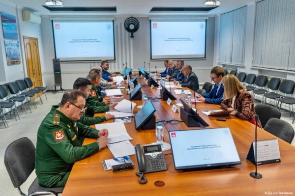 Глава Перми Эдуард Соснин принял участие в заседании Совета директоров предприятий и организаций Свердловского района Глава Перми Эдуард Соснин принял участие в заседании Совета директоров предприятий и организаций Свердловского района