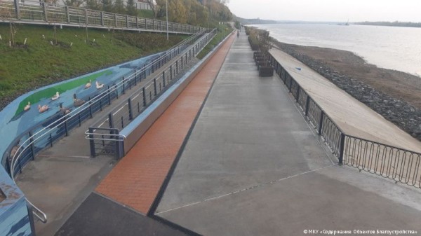 На набережной в Кировском районе завершены работы по восстановлению благоустройства 