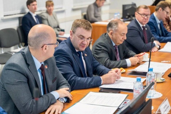 Глава Перми Эдуард Соснин принял участие в заседании Совета директоров предприятий и организаций Свердловского района Глава Перми Эдуард Соснин принял участие в заседании Совета директоров предприятий и организаций Свердловского района