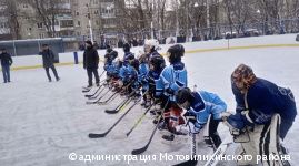 В Мотовилихинском районе Перми обновили хоккейную коробку 