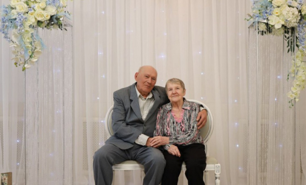 Чета Ивановых из Орджоникидзевского района Перми отметила «бриллиантовую» свадьбу