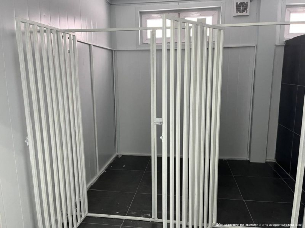 Волонтеры, общественники и депутаты проверили готовность нового приюта для животных на улице Верхнемостовой