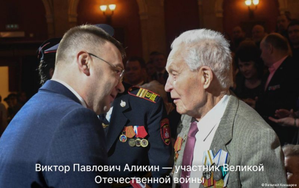 Глава Перми Эдуард Соснин вручил ветеранам Великой Отечественной войны медали к 80-летию Победы