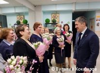 Губернатор Дмитрий Махонин и глава Перми Эдуард Соснин поздравили с наступающим 8 Марта волонтеров общественного центра &laquo;Островский&raquo;