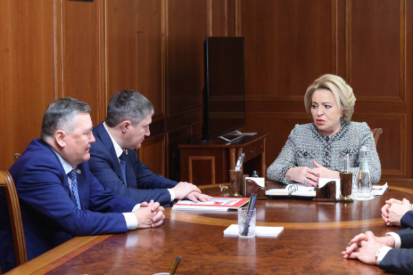 Дмитрий Махонин и Валерий Сухих представили доклады о развитии региона и законотворческой работе в Совете Федерации