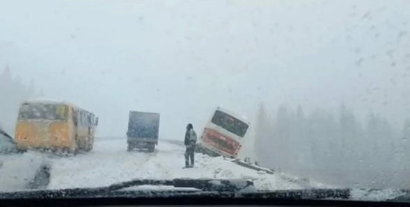 В Добрянском районе опрокинулся пассажирский автобус В Добрянском районе опрокинулся пассажирский автобус