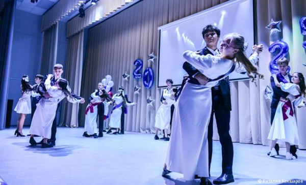 Для выпускников школ Перми прозвенели «Последние звонки»
