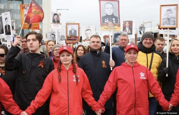 Более 50 тысяч пермяков приняли участие в шествии «Бессмертного полка» Более 50 тысяч пермяков приняли участие в шествии «Бессмертного полка»