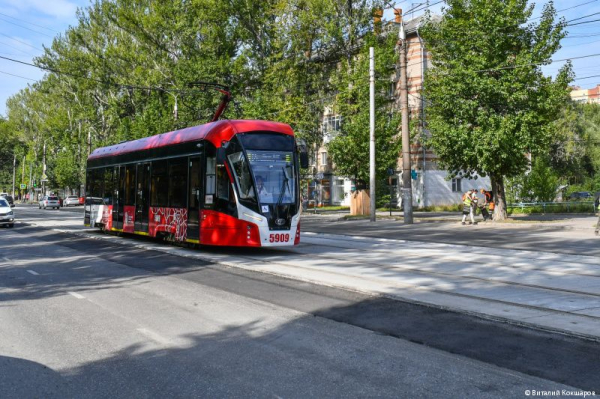 Глава Перми Эдуард Соснин проверил ход работ по реконструкции трамвайных путей на улице Мира