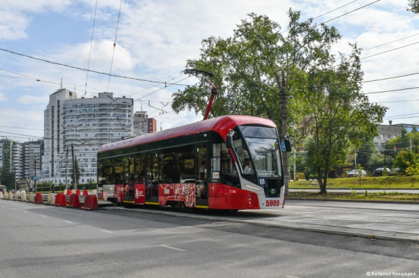 Глава Перми Эдуард Соснин проверил ход работ по реконструкции трамвайных путей на улице Мира