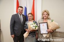 Глава Перми Эдуард Соснин вручил благодарность маме участника СВО Глава Перми Эдуард Соснин вручил благодарность маме участника СВО