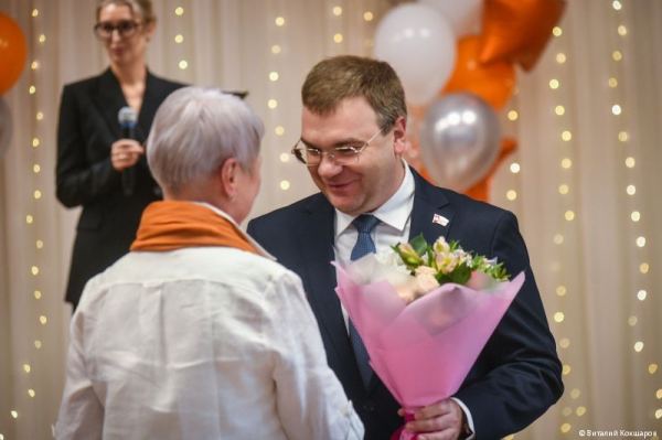 Глава Перми Эдуард Соснин поздравил коллектив школы №127 с предстоящим Днем учителя
