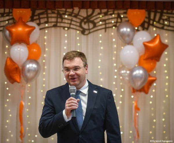 Глава Перми Эдуард Соснин поздравил коллектив школы №127 с предстоящим Днем учителя
